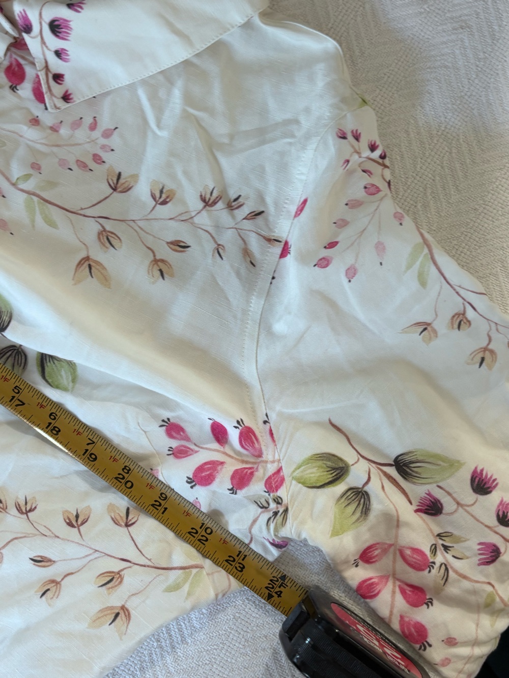 ⚪️⚪️Floral Button-Front Belted Robe in Cream with Pink Floral Print - Picture 6 of 11